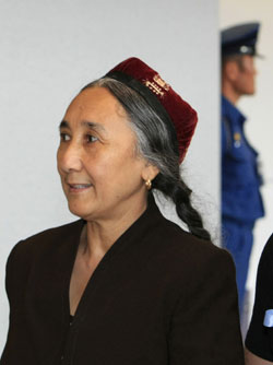 Rebiya Kadeer defende autonomia para a região muçulmana da China